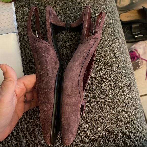 Prada plum slingbacks with kitten heel - Picture 2 of 6
